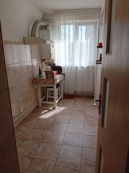 Apartament cu 3 camere decomandat în Micro 20
