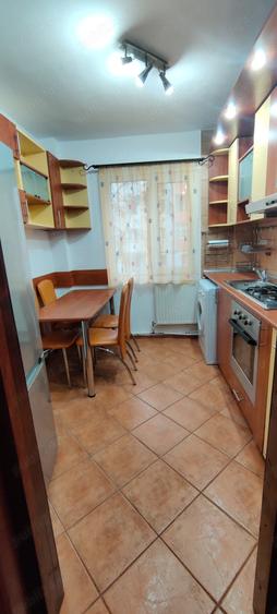 Apartament cu 3 camere semidecomandat în Kogălniceanu