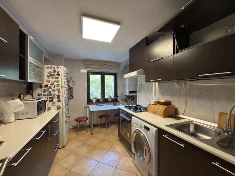 Apartament cu 4 camere decomandat, mobilat în Aviației