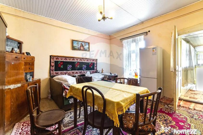 Casă cu 5 camere cu Teren 1995 Mp în Jibert