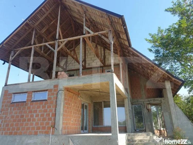Casă cu 7 camere cu Teren 1000 Mp în Central