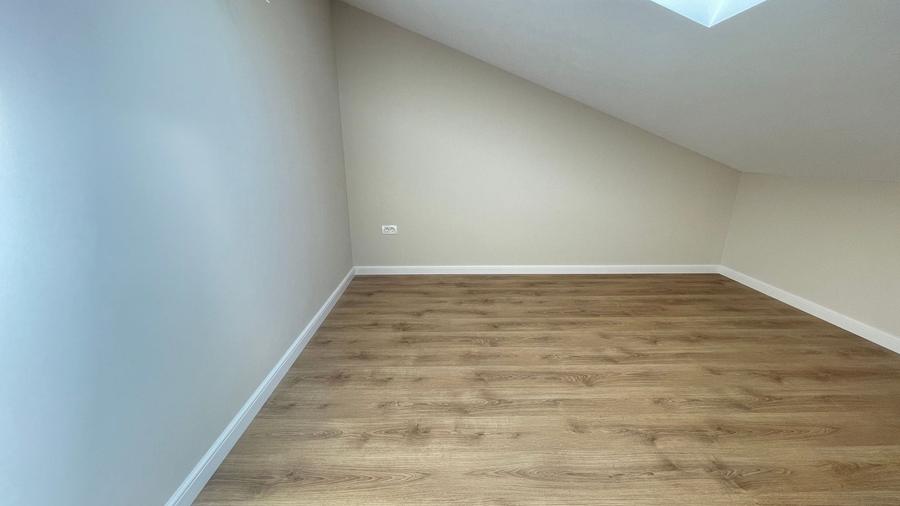 Duplex cu 6 camere cu Canalizare în Mehala