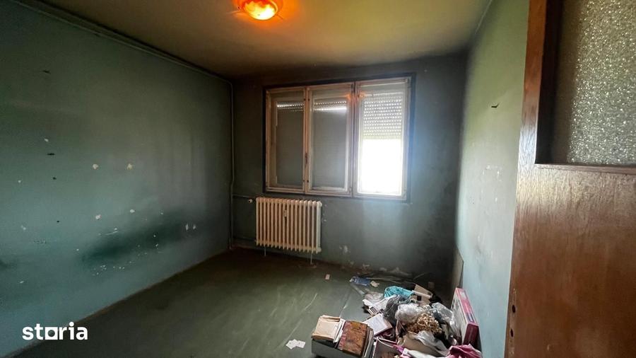 Apartament cu 3 camere semidecomandat în Drumul Taberei