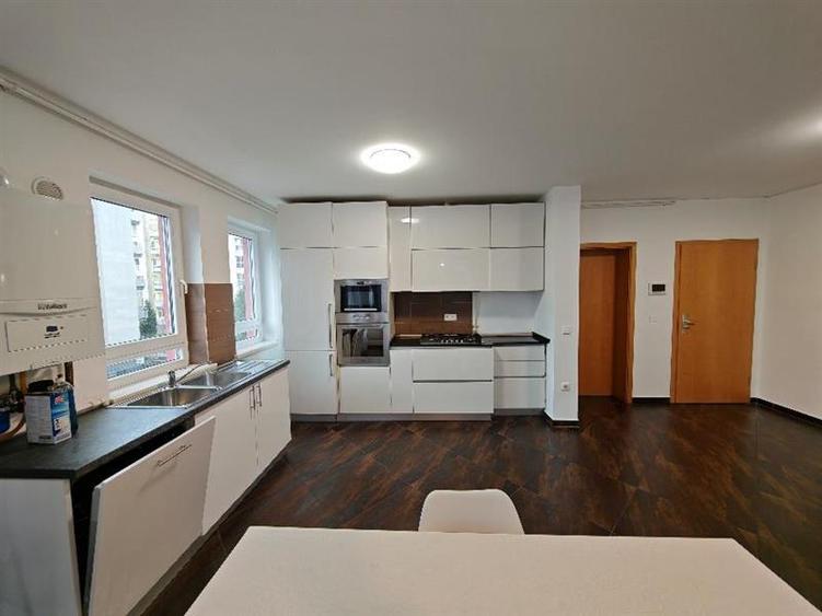 Apartament cu 3 camere decomandat, mobilat în Avantgarden