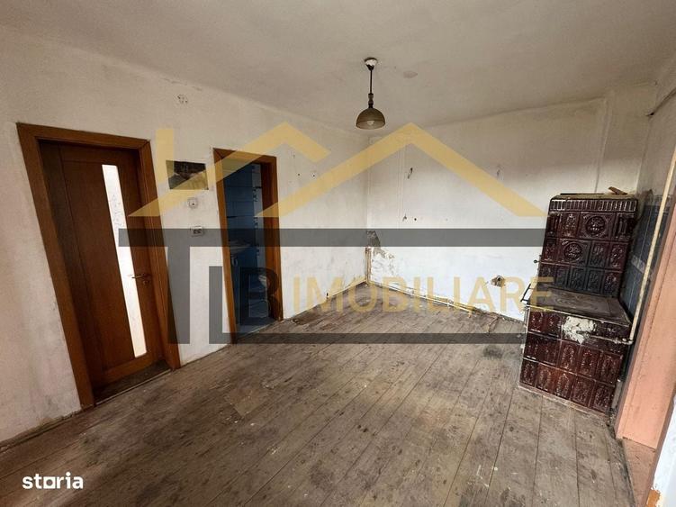 Casă cu 2 camere cu Teren 1192 Mp în Criș