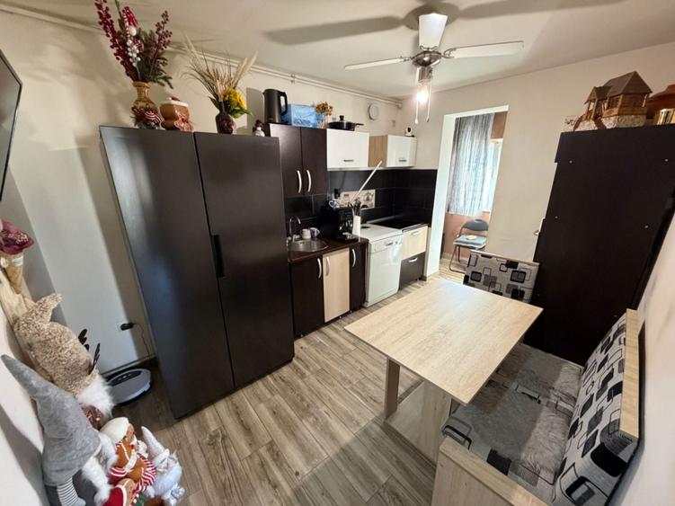 Apartament cu 3 camere decomandat în Cetate