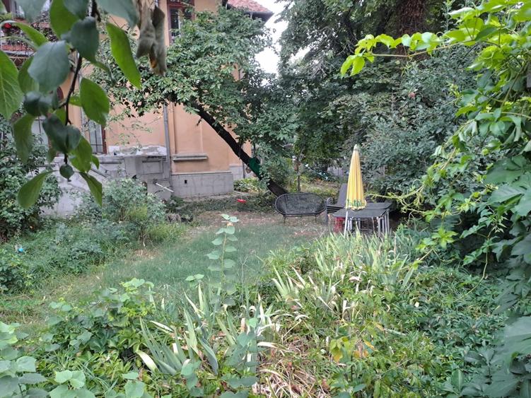 Apartament cu 9 camere circular în Cotroceni