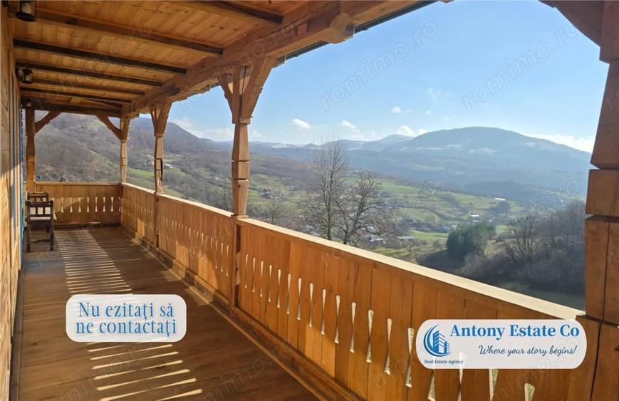 Casă cu 3 camere cu Teren 28000 Mp în Roșia