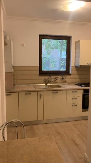 Apartament cu 3 camere decomandat, mobilat în Aviației
