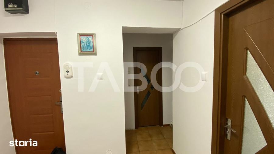 Apartament cu 2 camere decomandat în Valea Aurie