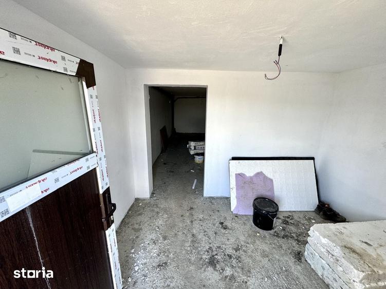 Casă cu 4 camere cu Teren 300 Mp în Valea Lupului