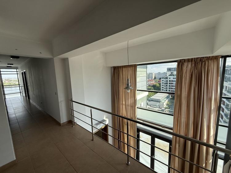 Apartament cu 5 camere decomandat în Lacul Tei