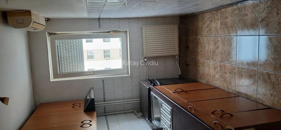 Vand apartament in Arad .3 camere decomandate.suprafata 67m2. zona Lebada.etaj 9 diin 10