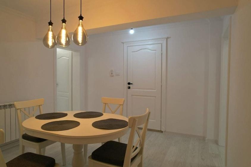 Apartament cu 2 camere decomandat, mobilat în Central