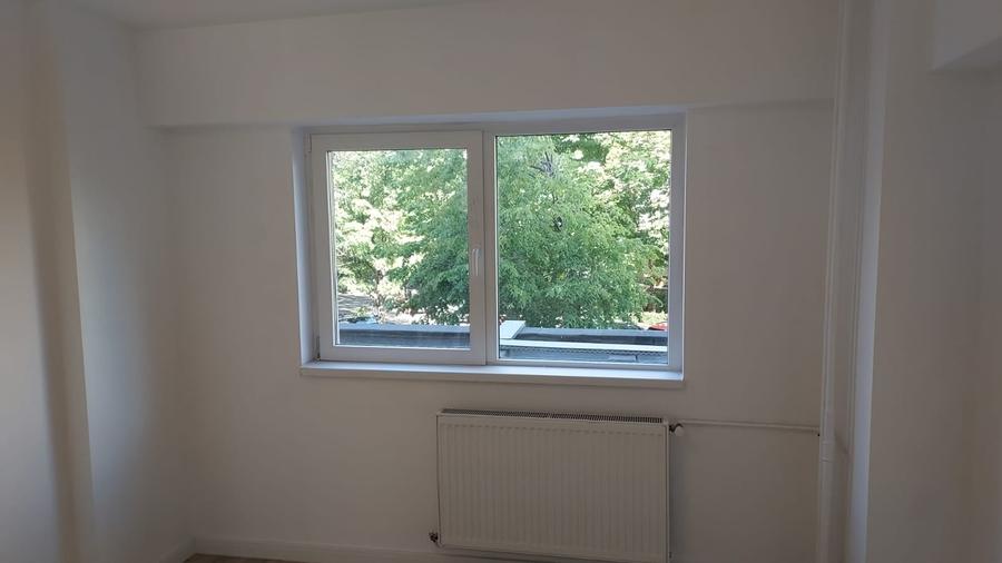 Apartament cu 4 camere decomandat în Tineretului