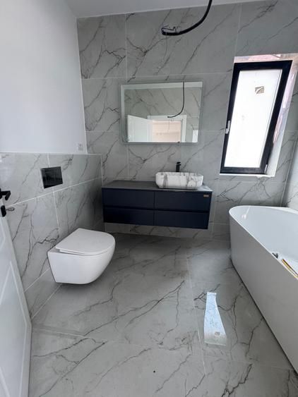 Casă individuală cu 4 camere cu Canalizare în Tunari