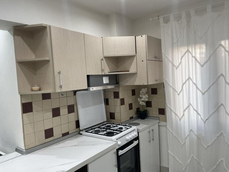 Apartament cu 2 camere decomandat în B-dul București