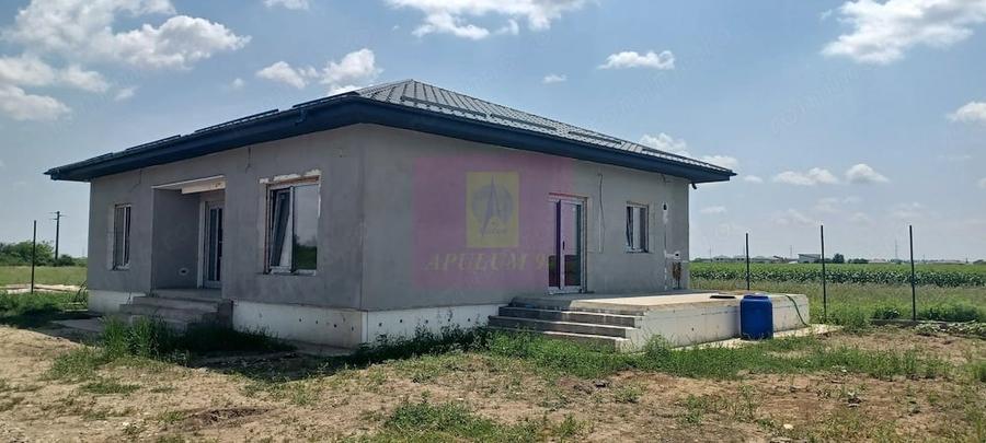 Casă cu 4 camere cu Teren 400 Mp în Săbăreni
