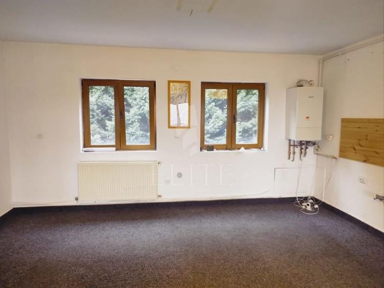 Apartament cu 4 camere semidecomandat în Andrei Mureșanu