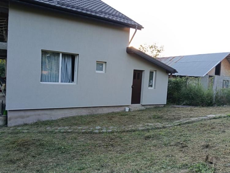 Casă individuală cu 4 camere cu Canalizare în Central