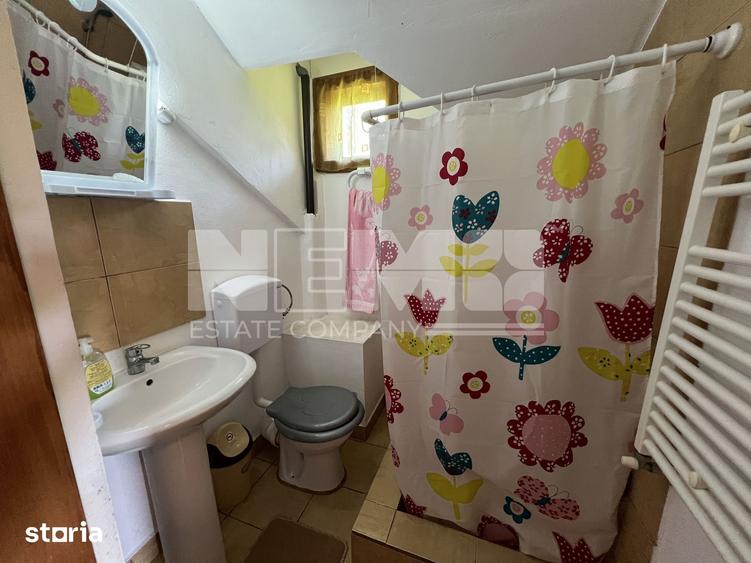 Casă cu 8 camere cu Teren 1950 Mp în Sucevița