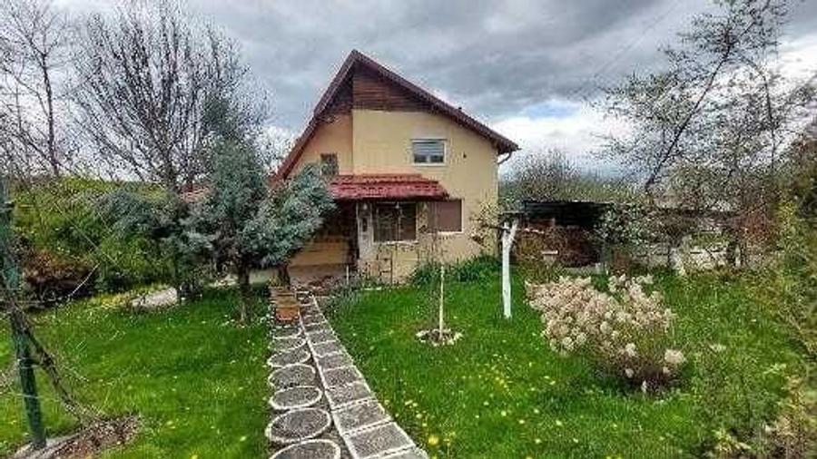 Casă cu 4 camere în Bughea de Jos