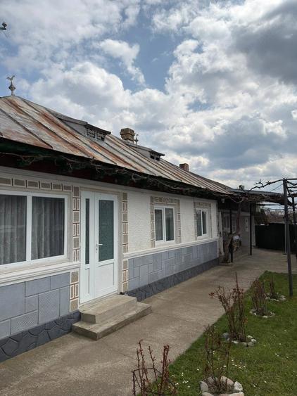 Casă cu 4 camere cu Teren 1000 Mp în Bodești