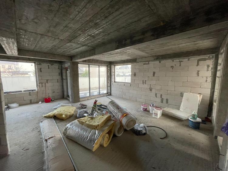 Duplex cu 4 camere cu Canalizare în Palazu Mare