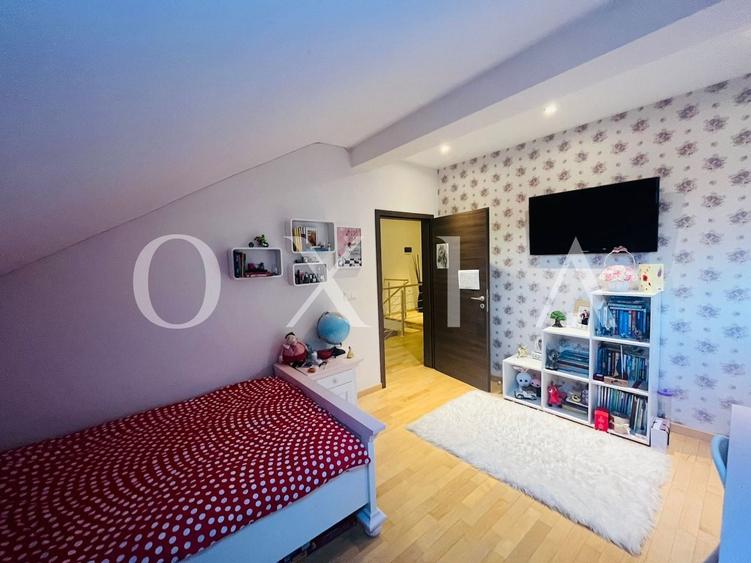 Duplex cu 5 camere cu Canalizare în Dumbrăvița