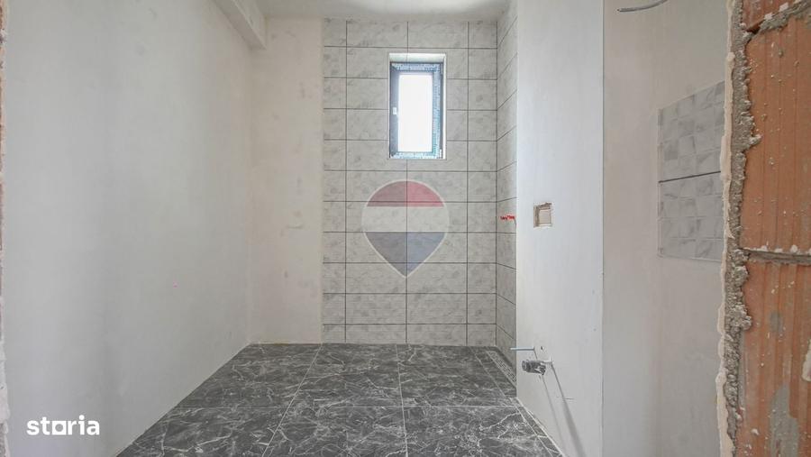 Casă cu 4 camere cu Teren 500 Mp în Stupini