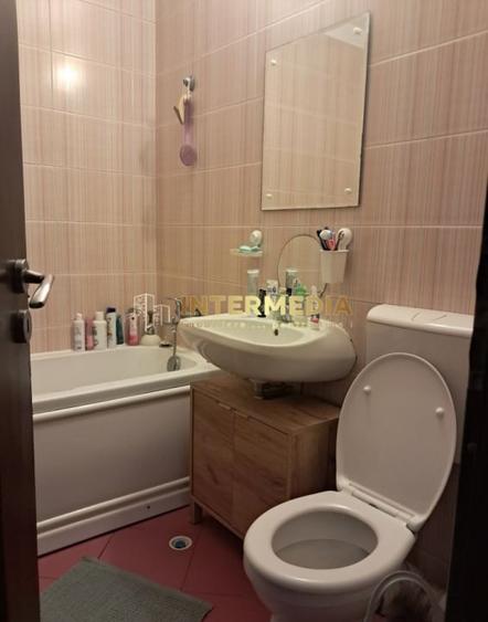Apartament cu 3 camere decomandat, mobilat în Central