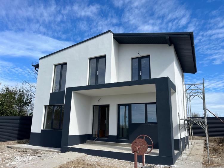 Casă individuală cu 4 camere cu Teren 500 Mp în Rediu