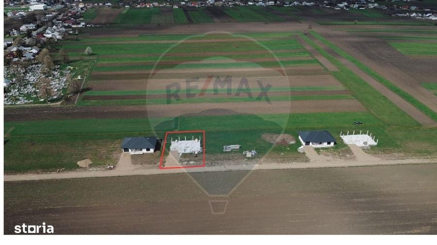Casă cu 4 camere cu Teren 1000 Mp în Frătăuții Vechi