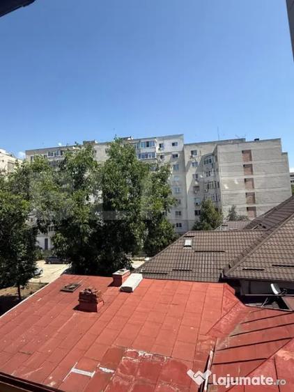 Apartament cu 3 camere semidecomandat în Democrației