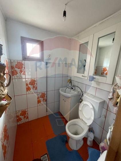 Casă individuală cu 3 camere cu Canalizare în Nord-Est