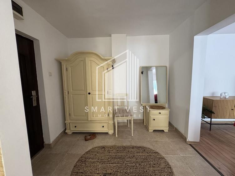 Apartament cu 3 camere semidecomandat, mobilat în Micro 15