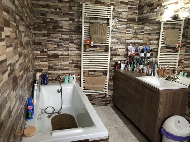 Casă cu 4 camere cu Canalizare în Tudor