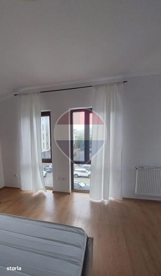 Apartament cu 2 camere decomandat în Tractorul