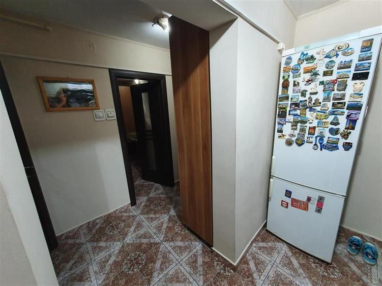 Apartament cu 3 camere decomandat, mobilat în Vest - Lamâița