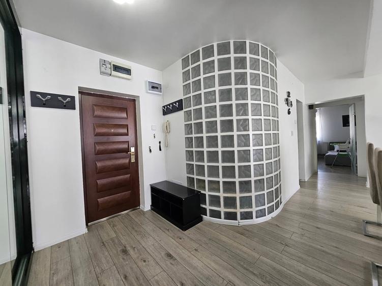Apartament cu 3 camere decomandat în Ultracentral
