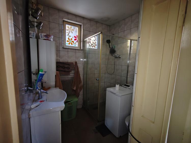 Casă individuală cu 3 camere cu Canalizare în Cristian