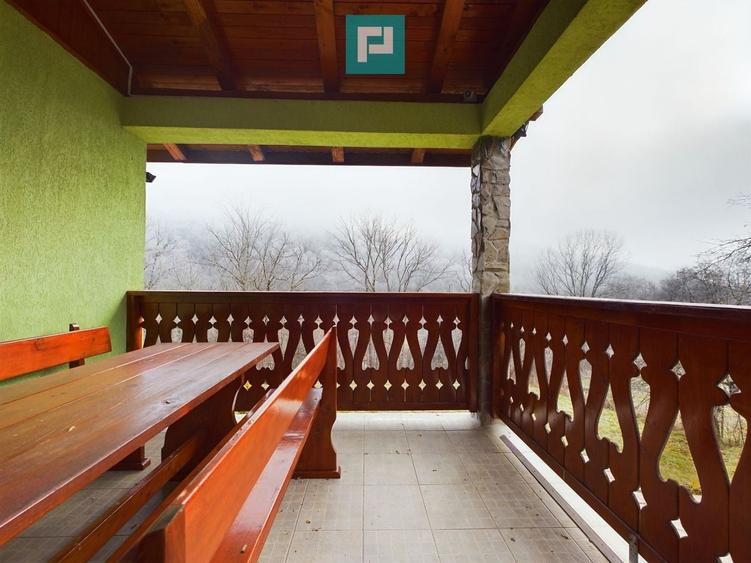 Casă individuală cu 6 camere cu Teren 1810 Mp în Moneasa