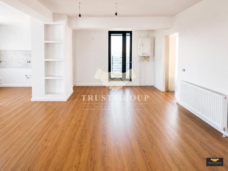 Penthouse cu 3 camere decomandat în Mihai Bravu