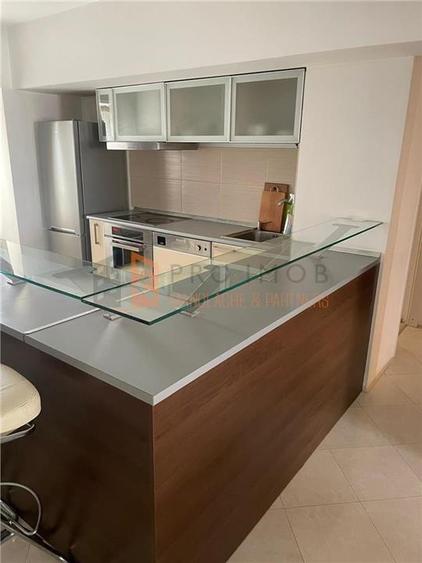 Apartament cu 3 camere decomandat, mobilat în 1 Decembrie