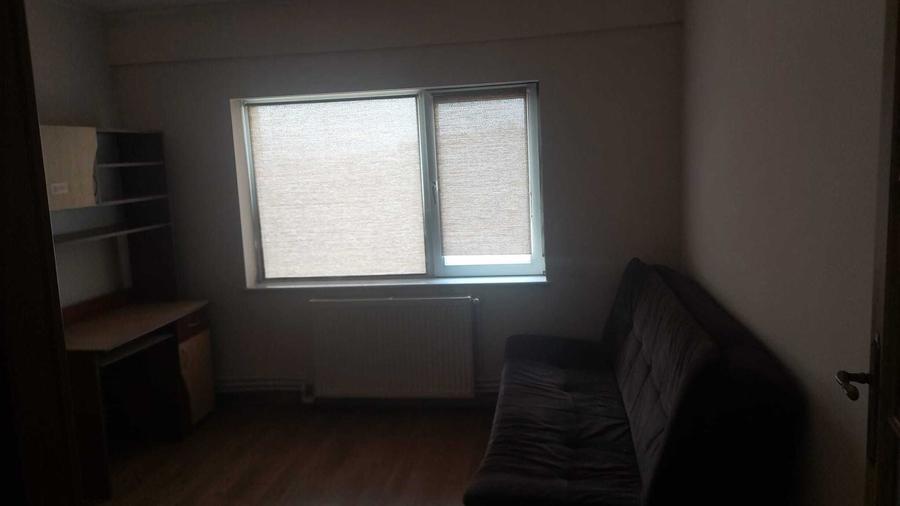 Apartament cu 3 camere decomandat în Mircea cel Bătrân