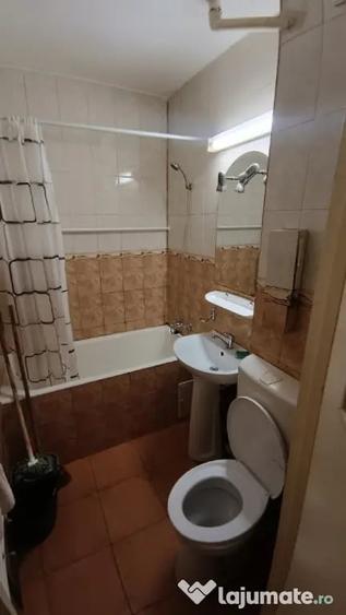 Apartament cu 2 camere decomandat în Podu Roș