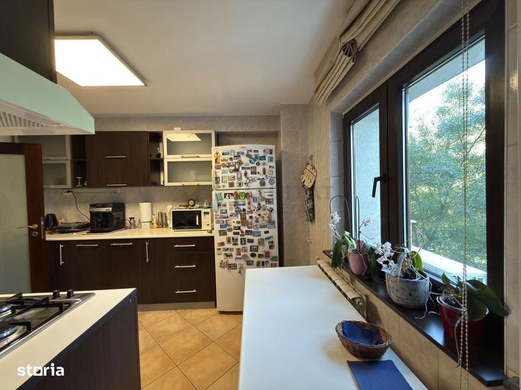Apartament cu 4 camere decomandat în Aviației