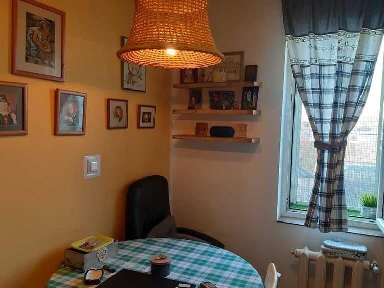 Apartament cu 2 camere decomandat, mobilat în Tomis Mall
