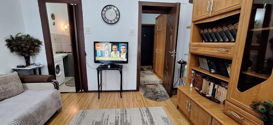 Garsonieră semidecomandată în Calea Victoriei