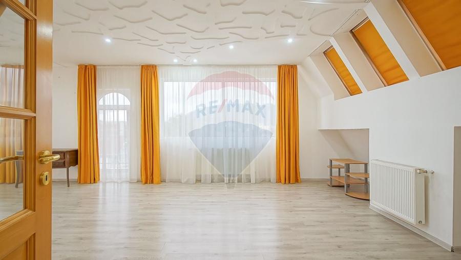 Casă individuală cu 6 camere cu Teren 300 Mp în Blumăna